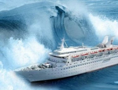 Δείτε τη φοβερή μάχη αυτών των πλοίων με γιγαντιαία κύματα! (βίντεο)